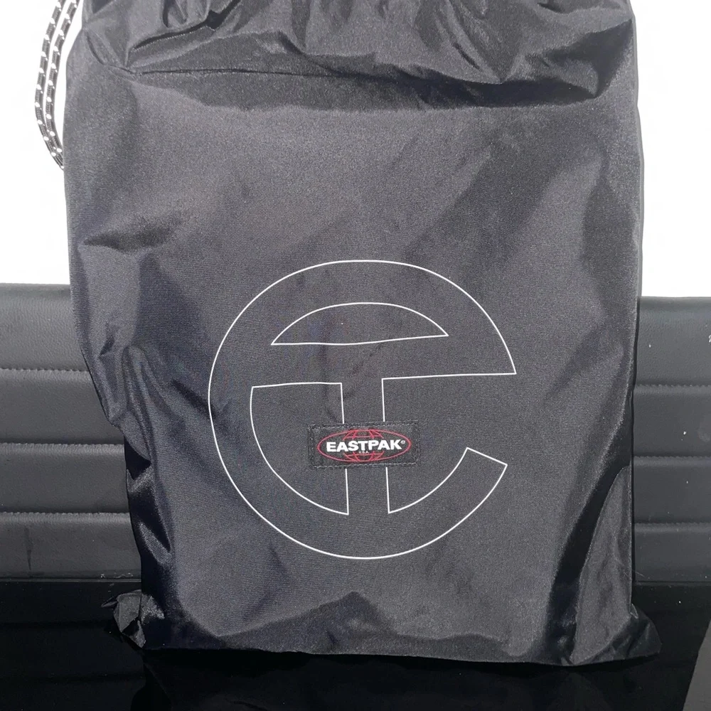 Medium Eastpak X Telfar Painter’s Tape Shopper - Picture 7 of 7